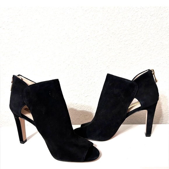 Louise Et Cie Illisa Black Peep Toe High Heel Suede Pearl Accent Bootie